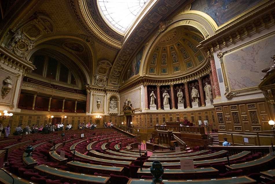 France : le Sénat adopte largement le projet de loi immigration issu de la droite...