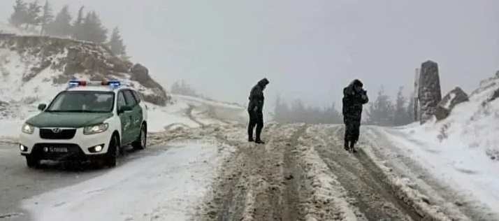 Algérie : Pluies et neige bloquent des routes et perturbent le trafic des tramways