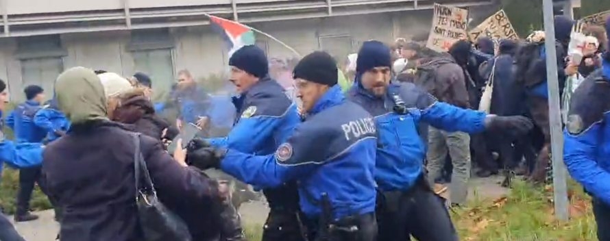 Université de Lausanne : Des étudiants protestent contre la position pro-Israël de Macron