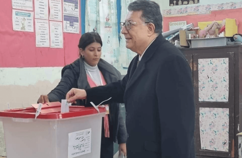 Tunisie-Elections locales: Brahim Bouderbela vote