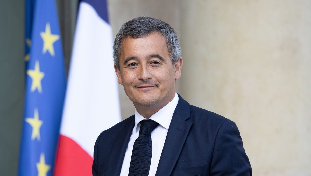 Gérald Moussa Darmanin honore la France : il a commencé à dissoudre les “milices d’extrême...