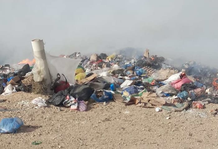 Métlaoui (Gafsa): La fumée d’un feu de poubelles au bord de la route provoque des...