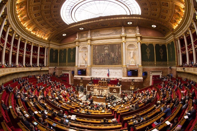 France : Les députés s’octroient une rallonge de 300 euros par mois alors que les...