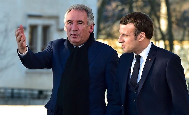 France : Bayrou lâche Attal en pleine tempête, “ça sent la fin de règne” pour...