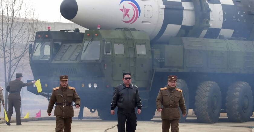 La Corée du Nord accueille Blinken avec des tirs de missiles balistiques, Kim Jong-un veut...