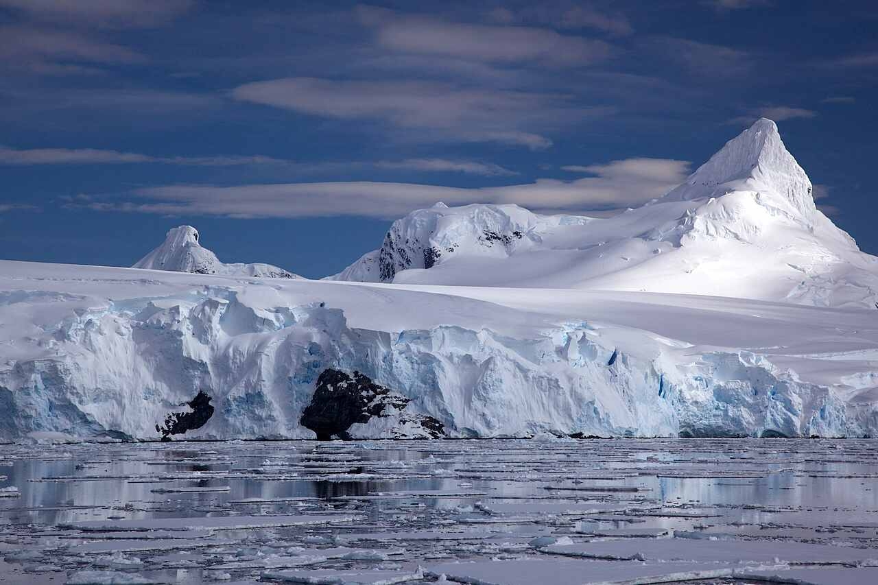 Découverte majeure de pétrole par la Russie en Antarctique : les craintes britanniques s’intensifient