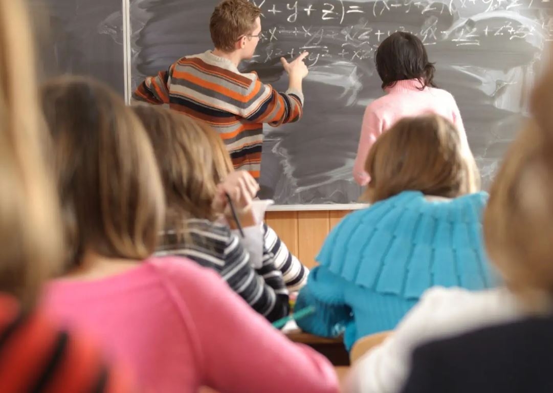 Le fléau de la violence continue de progresser: Un enseignant agressé par son élève avec...