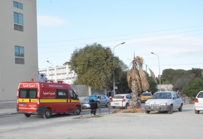 Manouba: Un véhicule de transport en commun transportant 23 filles se renverse à Mornaguia