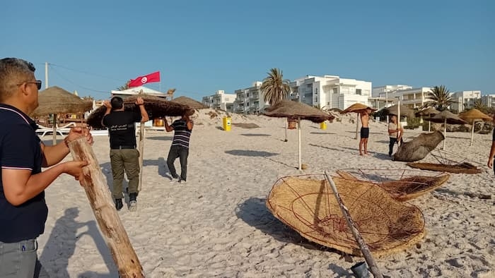 Chott Meriem (Sousse): Démolition de plusieurs parasols et abris anarchiques