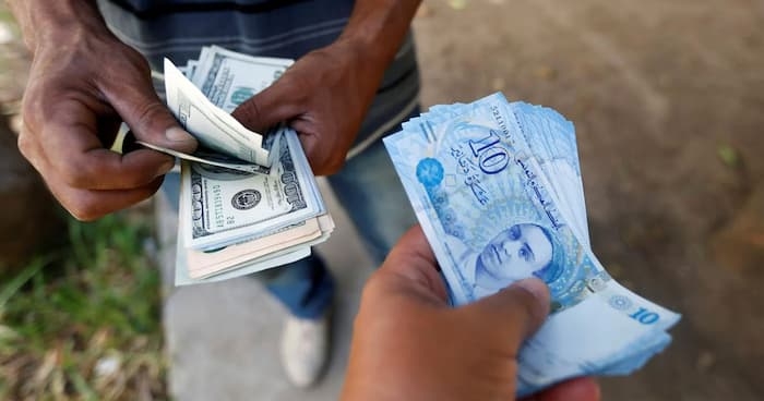 Le cours du dollar par rapport au dinar poursuit sa baisse et passe à 2,9900