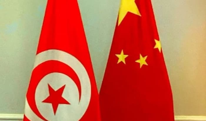 Tunisie – Chine: Pourparlers sur l’importation des bus et la création d’une ligne ferroviaire