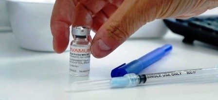 L’OMS approuve un premier vaccin contre la variole du singe