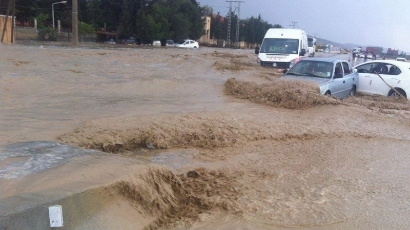 Gabès : Suspension des cours à cause des fortes pluies, l’Oued el Melah déborde (Vidéo)