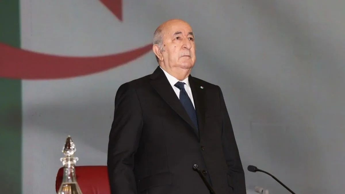 Tensions Algérie-France : Le président Tebboune écarte une visite à Paris et plaide pour la...