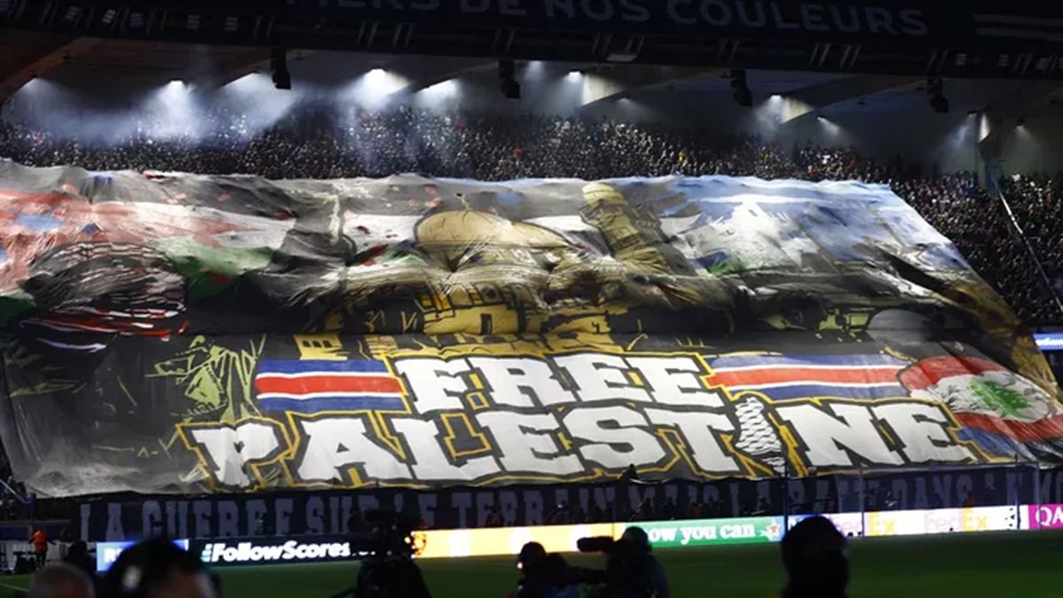 Un message Visible et Fort des supporters : « Free Palestine » avant PSG-Atlético en...