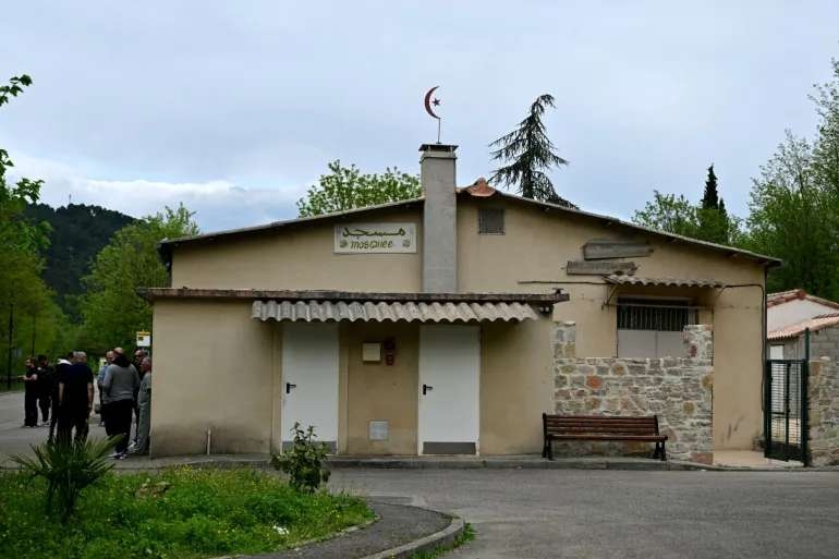 France : un jeune poignardé en pleine prière, révélations sur l’assaillant et la victime