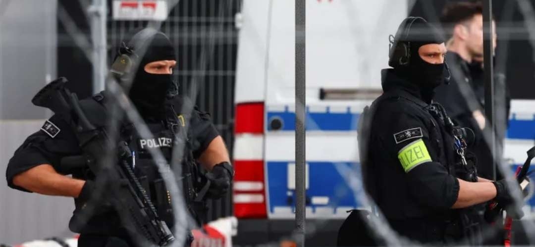 Allemagne : vaste opération policière contre une organisation d’extrême droite liée à la mouvance “Reichsbürger”