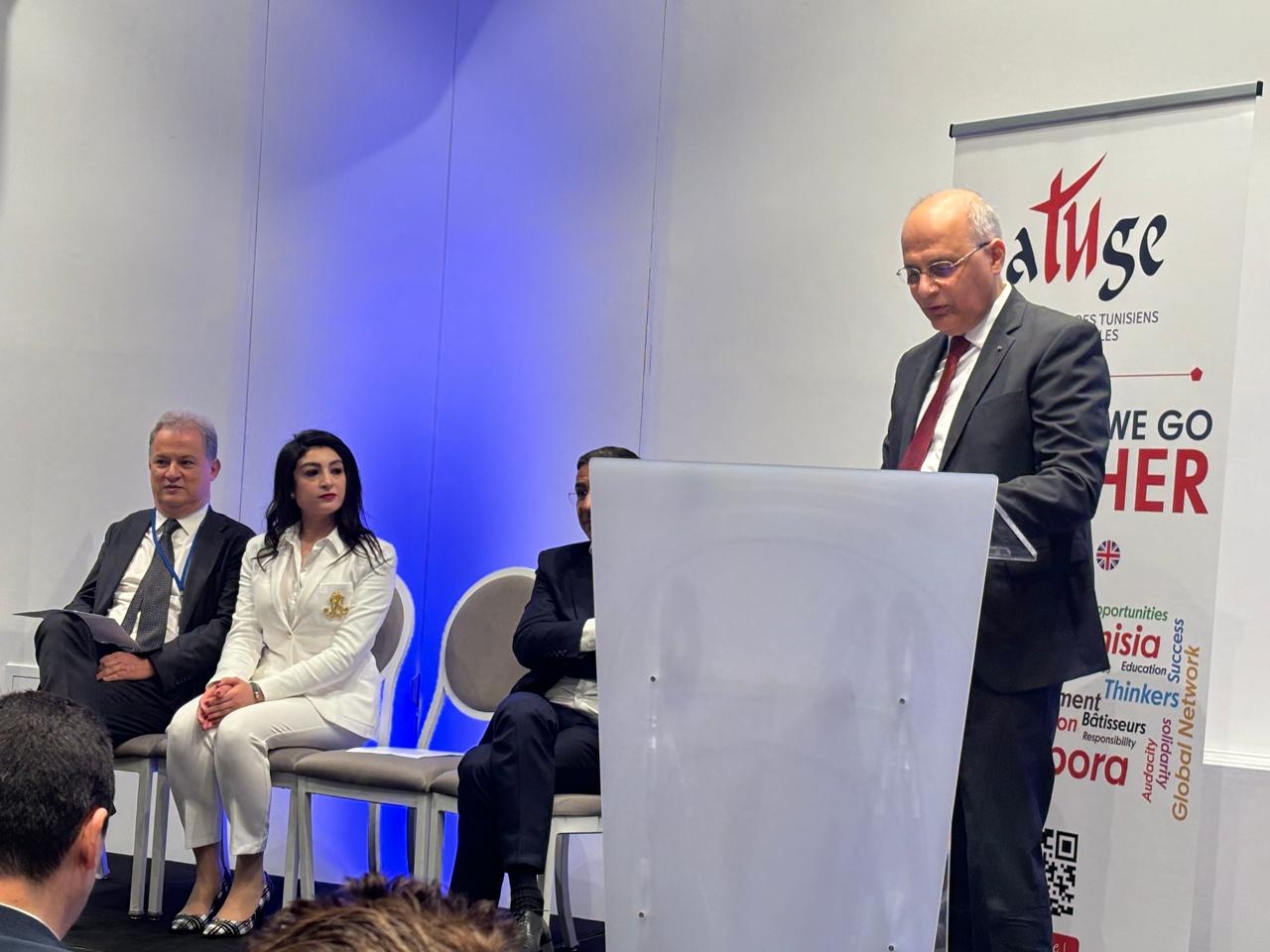 L’ambassadeur de Tunisie à Paris salue les talents tunisiens en France et appelle à bâtir...