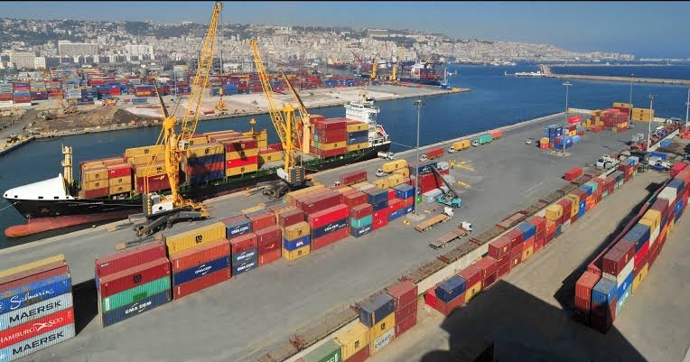 Algérie : ils tentaient d’écouler des montres connectées LGBT pour enfants, 11 conteneurs saisis, la...