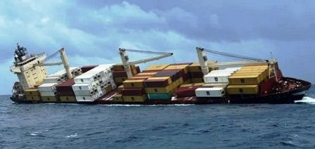 Naufrage d’un cargo transportant des « marchandises dangereuses