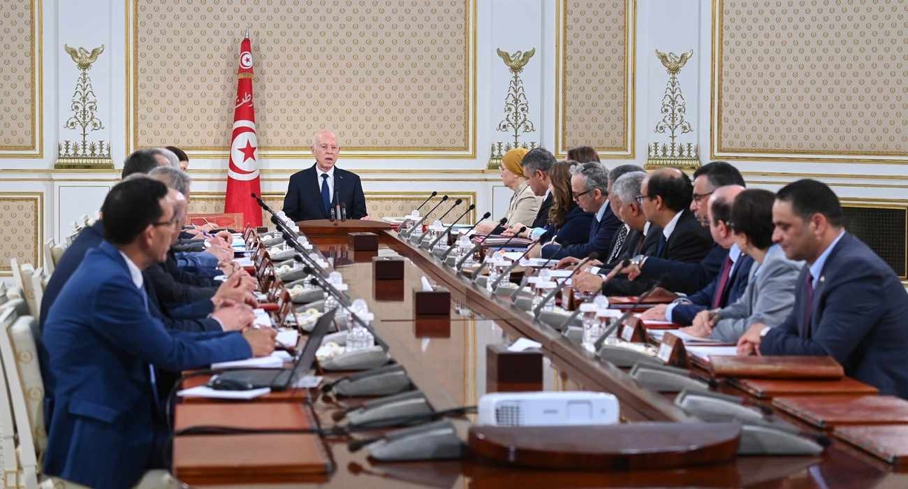 Vers un État social fort : Saïed salue la fin de la sous-traitance et annonce...