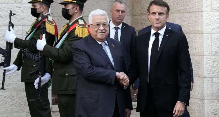 Emmanuel Macron en Cisjordanie pour y rencontrer Mahmoud Abbas