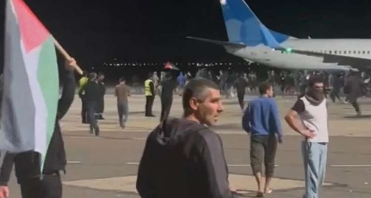 Russie: L’aéroport du Daguestan pris d'assaut par une foule à la recherche d’Israéliens