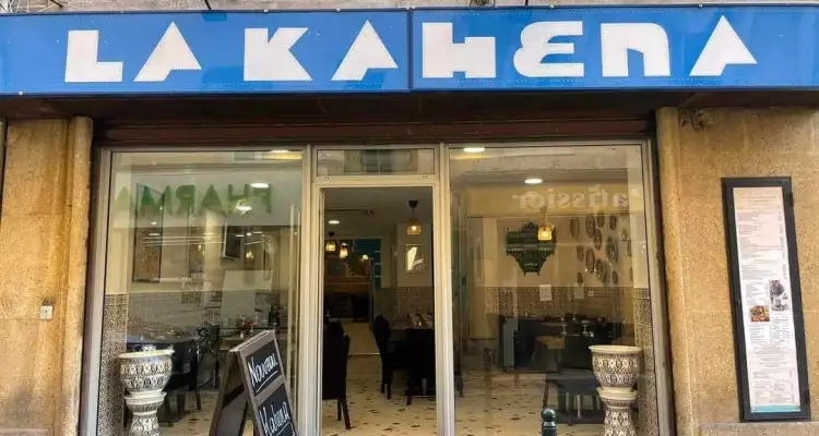 Sur le Vieux Port de Marseille : La Kahena cuisine tunisien depuis cinquante ans