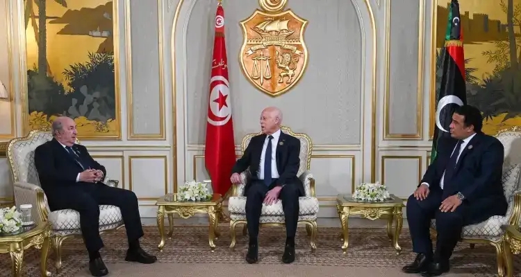 L'Algérie annonce un sommet "imminent" avec la Libye et la Tunisie