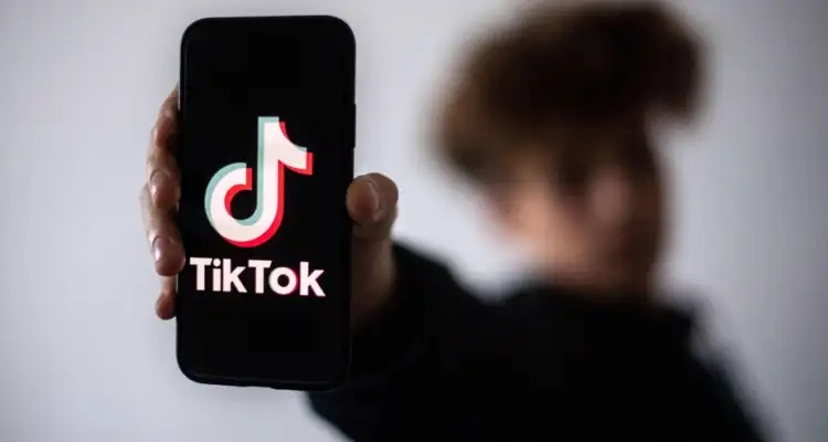 Contenus immoraux sur TikTok : Les Tunisiens à l’étranger peuvent être poursuivis