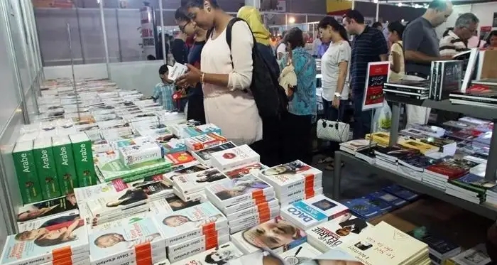 Tunis : La Foire du Livre sur l'avenue Bourguiba