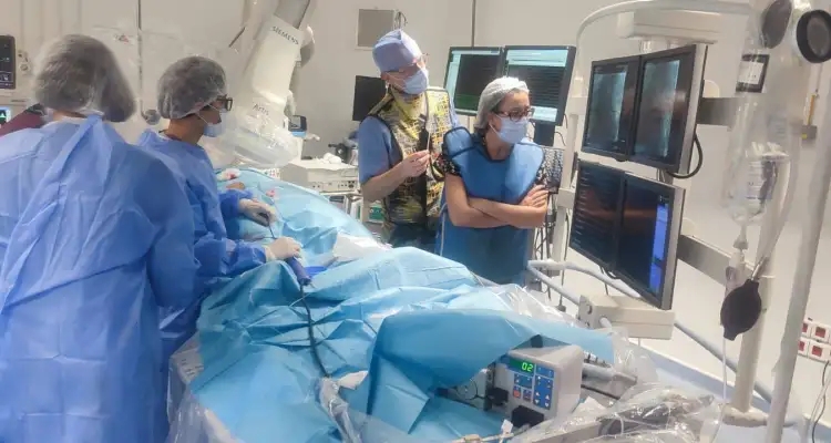 Tunisie : Une percée mondiale en chirurgie cardiaque avec une opération révolutionnaire au CHU La Rabta