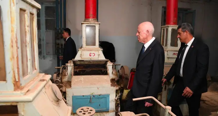 Tunisie : Kais Saied en visite à Dahmani pour relancer une minoterie centenaire