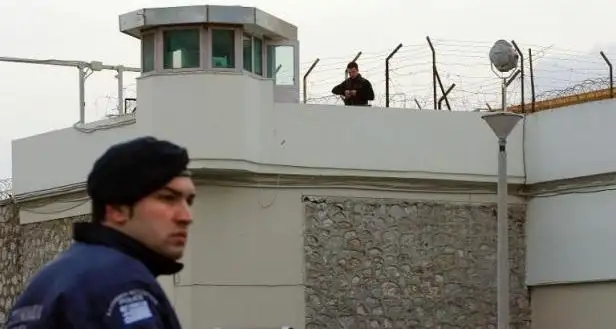 La Grèce libère 35 Tunisiens arrêtés lors d'une descente dans un centre d'appels