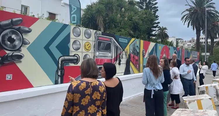 Une nouvelle fresque tchèque illumine l’avenue de Palestine à Tunis