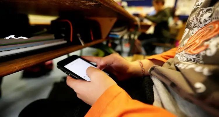 Tunisie : Appel à l'interdiction des smartphones dans les écoles