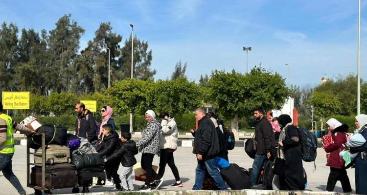 فلسطينيون يدفعون رشاوى لمغادرة غزة عبر معبر رفح