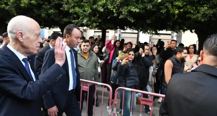 Tunisie : Kaïs Saïed rencontre les citoyens au centre-ville de Tunis