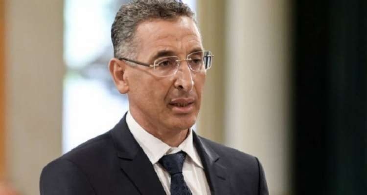 شرف الدين يعلن تخليه عن وزارة الداخلية