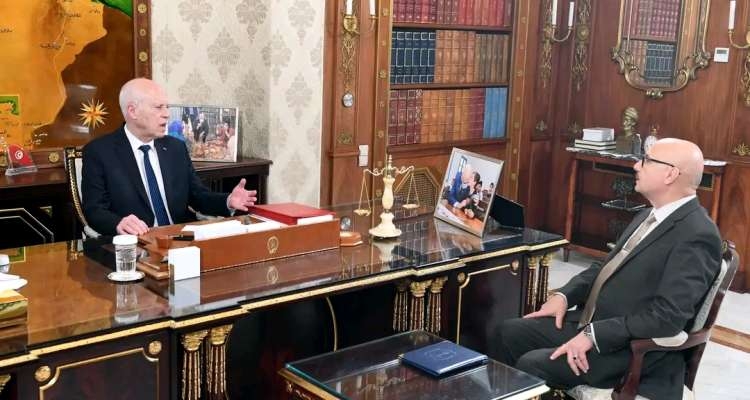 خلال لقاءه وزير الفلاحة، رئيس الجمهورية يأمر بإنشاء محطة لتحلية مياه البحر بالجنوب