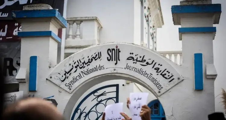 نقابة الصحفيين تستنكر 'التعتيم على المعلومة' بخصوص حادثة المزونة