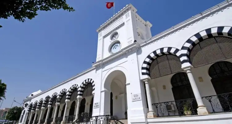 مطالبة التونسيين بالخارج بتصاريح جبائية على المداخيل: وزارة المالية على الخط