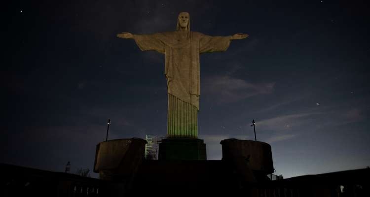 Racisme contre Vinícius : Le Brésil éteint le Christ Rédempteur en guise de soutien