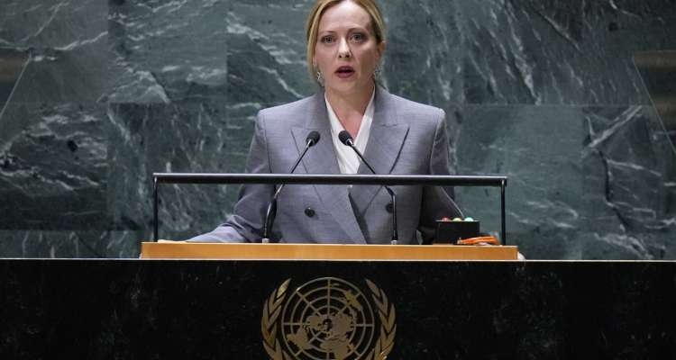 Meloni appelle l'ONU à une "guerre sans merci" contre les passeurs