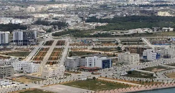 Tunisie : L'État va régulariser la situation foncière de 1200 agglomérations résidentielles