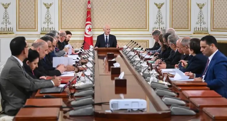 Tunisie :  Saïed annonce la dissolution d'une première société de sous-traitance