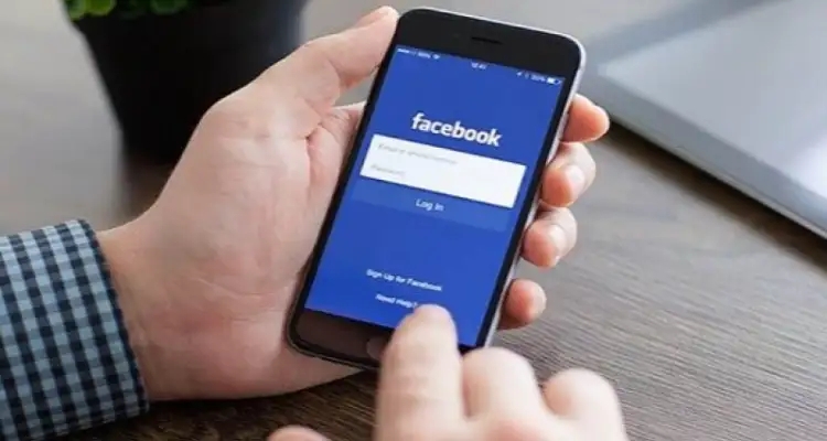 Facebook, deuxième maison du Tunisien, deux heures par jour garanties !