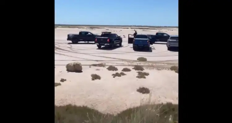 Tunisie : Show de 4x4 et drift sur les salines protégées de Kerkennah !
