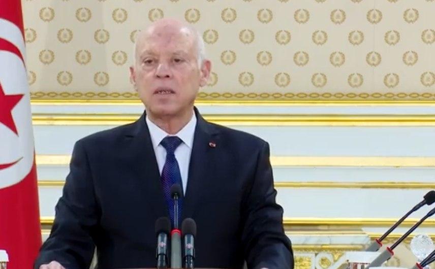 فيديو : إصدار أمر رئاسي يتعلق بحل المجالس البلدية كلها وتعويضها بنيابات خصوصية