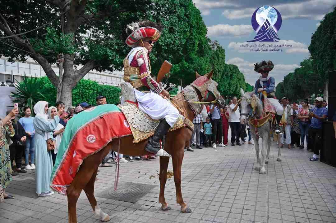 صور : لمحة عن اليوم الترويجي لمهرجان المولد النبوي الشريف بالقيروان بشارع الحبيب بورقيبة بالعاصمة